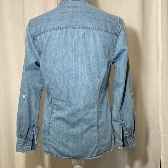 Charter Clup petite fitted light denim blouse - Picture 3 of 5